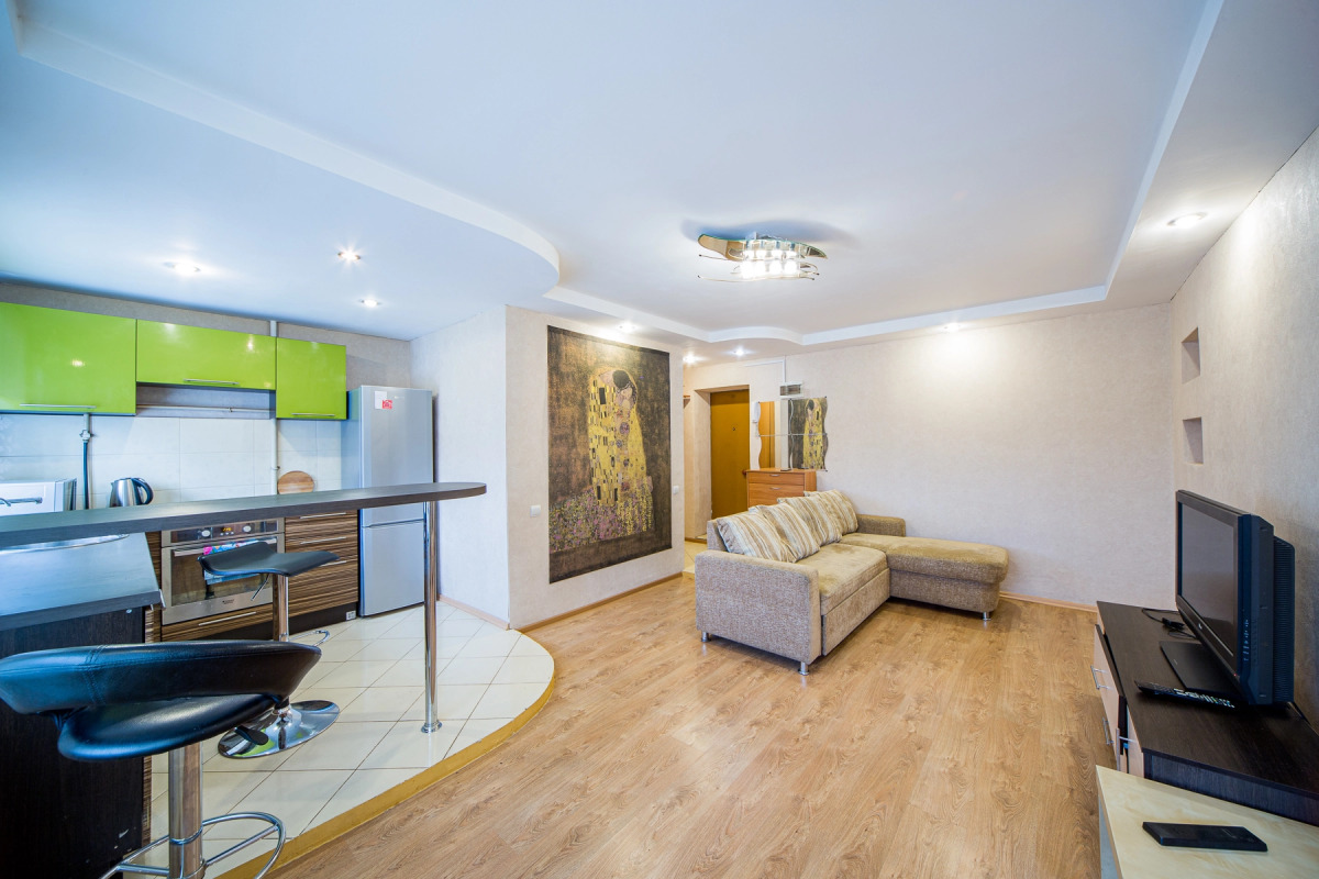 Апартаменты Двухкомнатные в центре на Крисанова