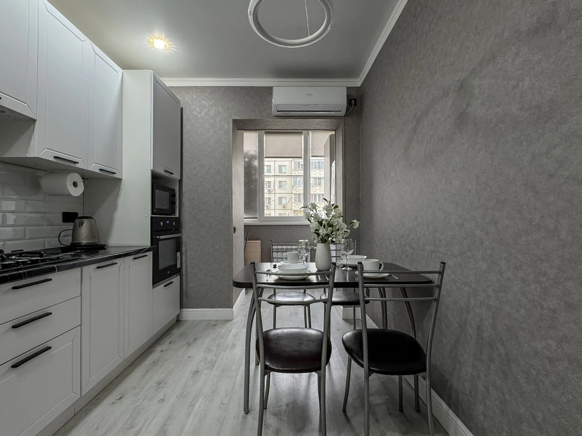 Квартира Green Fox 3-комнатная. 15 минут до центра