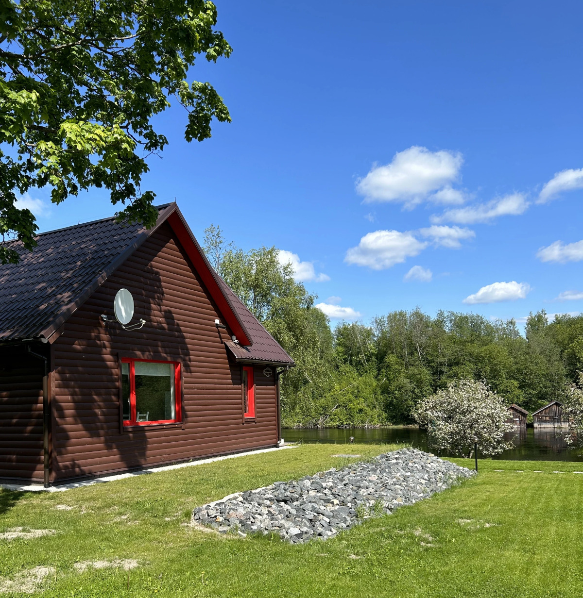 Частный Дом На Берегу Реки