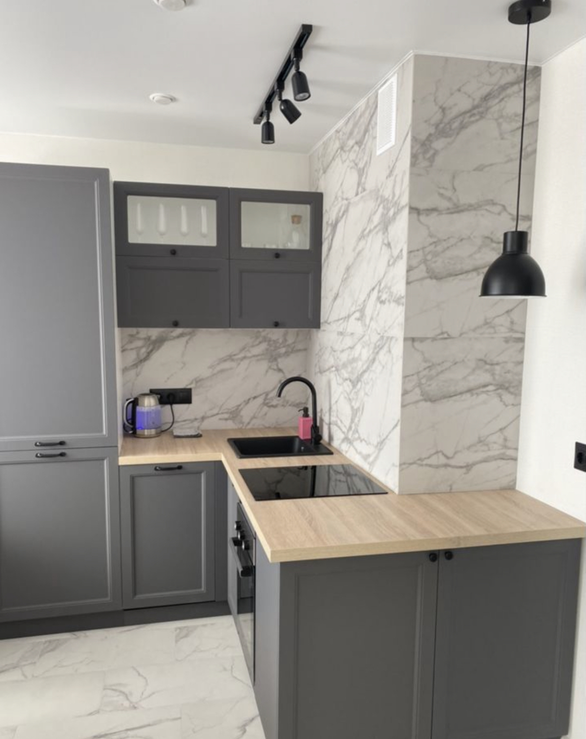 Апартаменты с видом на город на бульваре 75-летия Победы 1