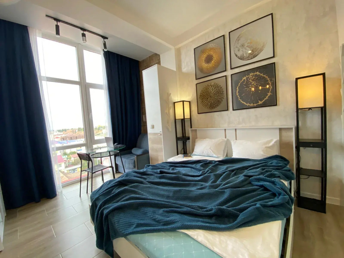 Море квартир уютная студия с панорамными окнами в центре Адлера 2