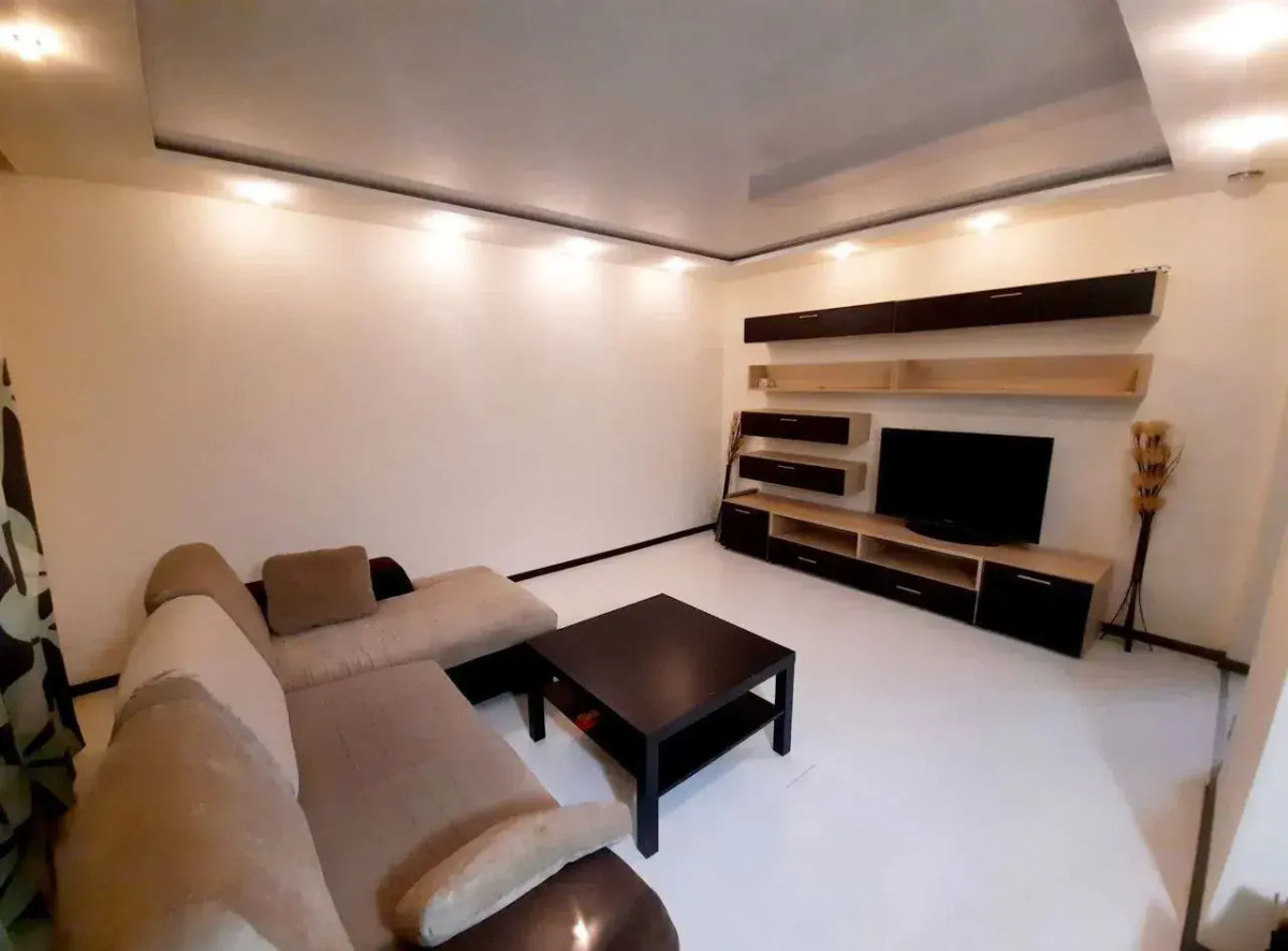 Квартира на Стройотрядовской