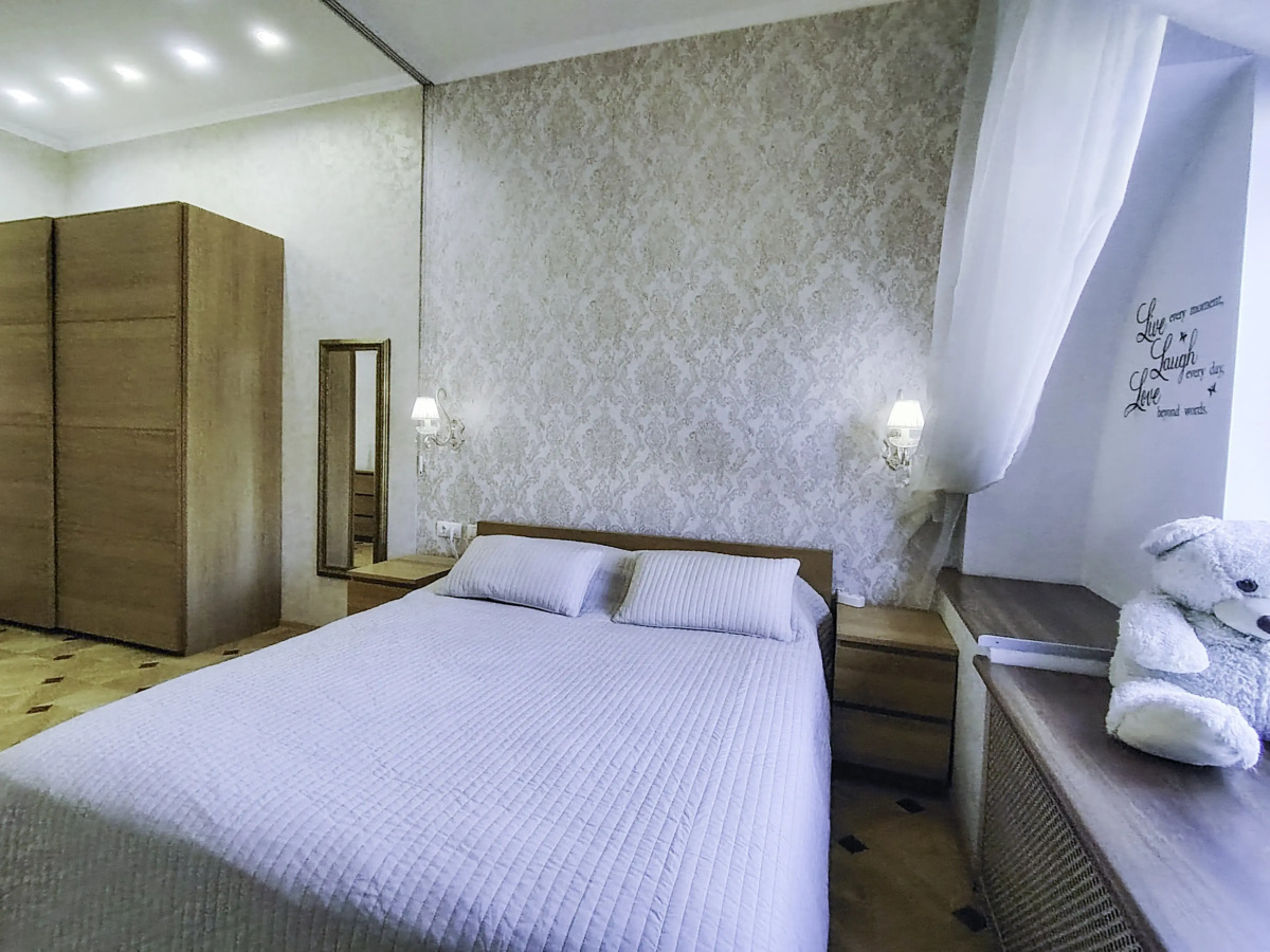 Квартира Трехкомнатная с Видом на Фонтанку