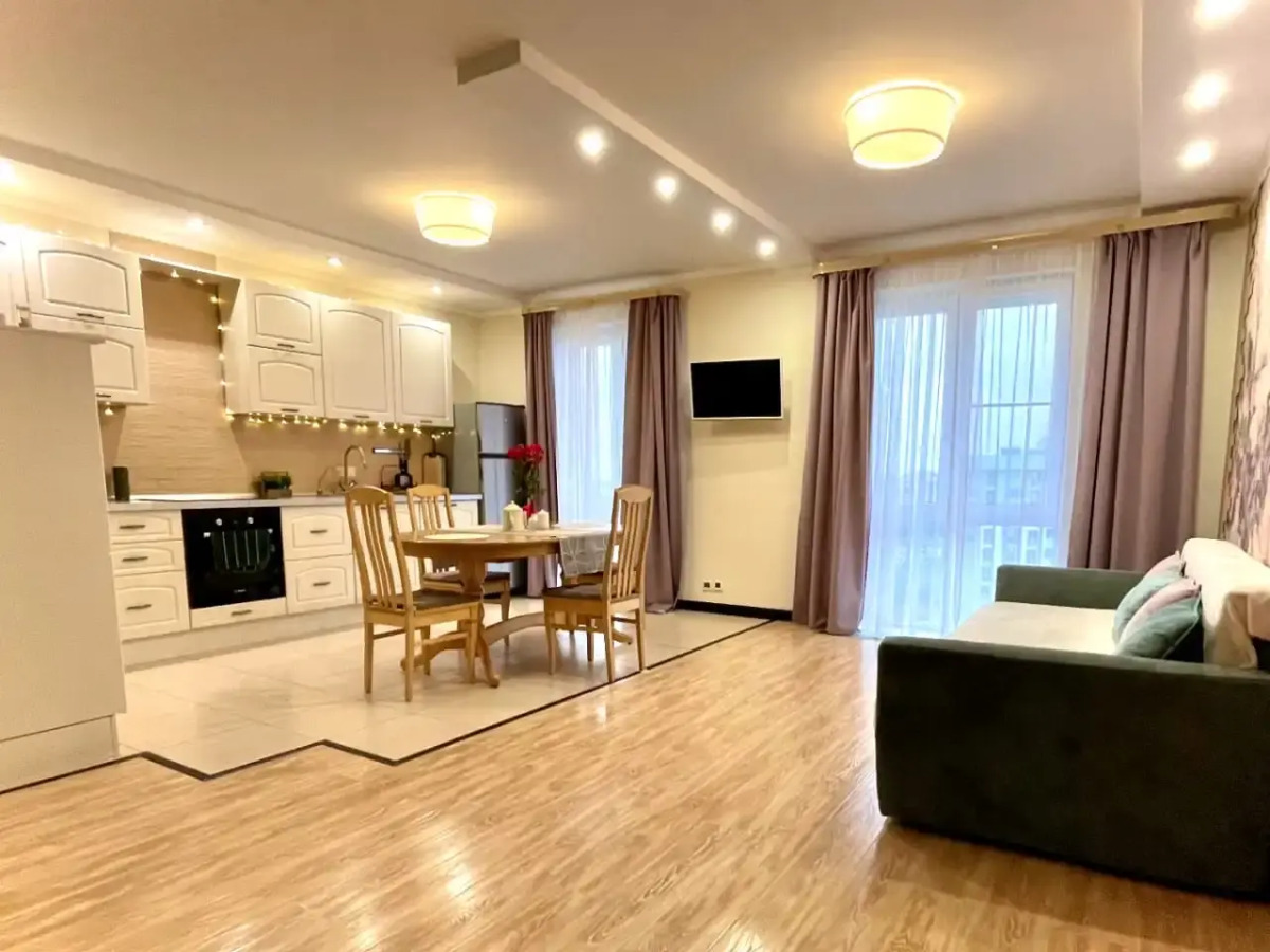 Квартира Евротрёшка Семейная с Видом на Лавру с Четырьмя Раздельными Кроватями