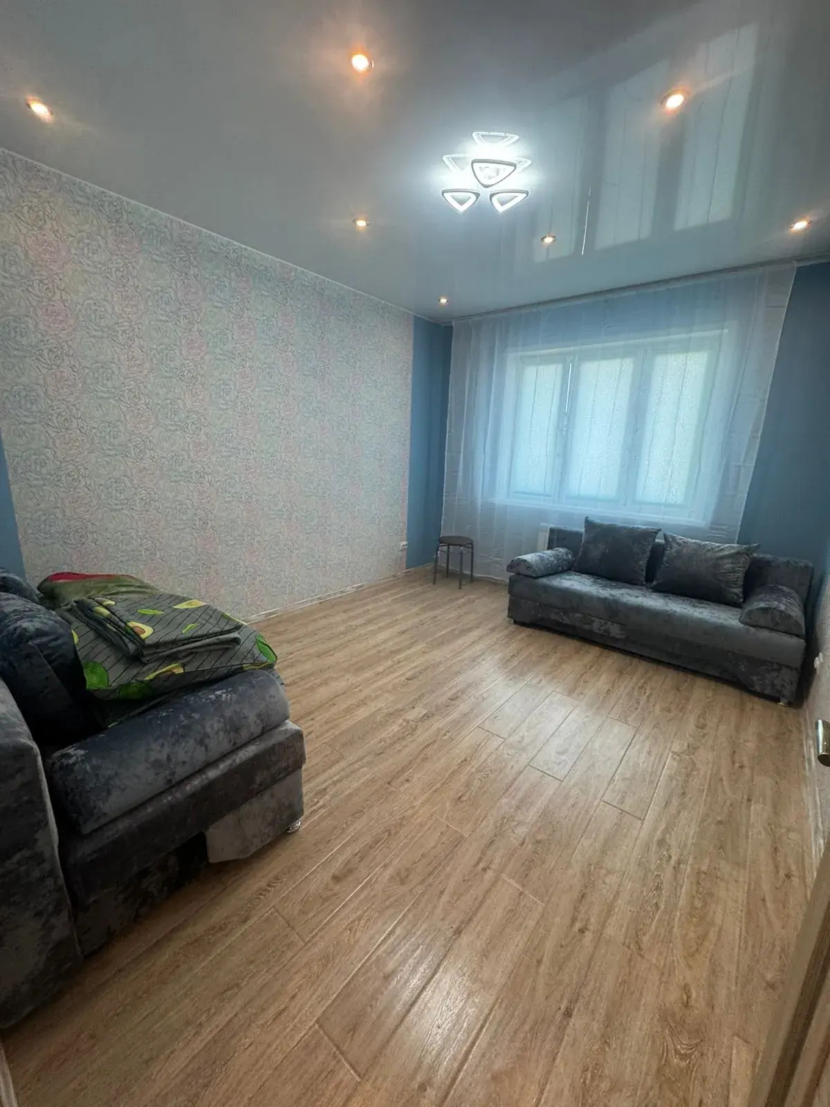 Квартира Уютная двухкомнатная квартира у Глобуса