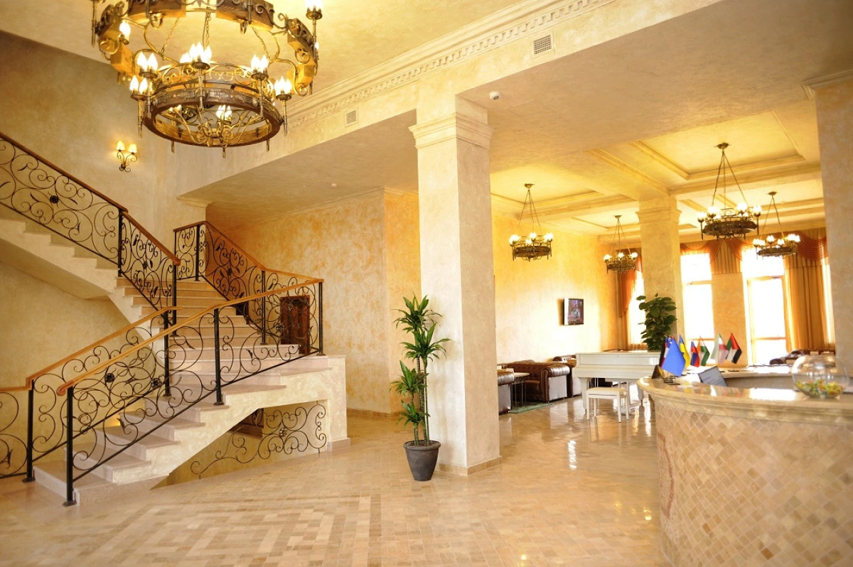 Отель Кавказ