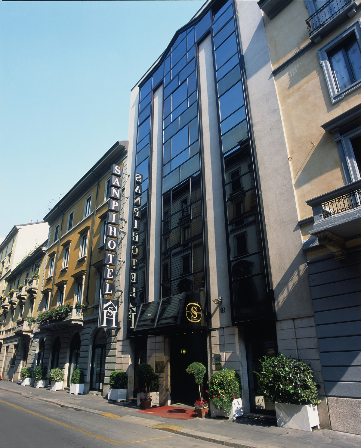 Отель Sanpi Milano