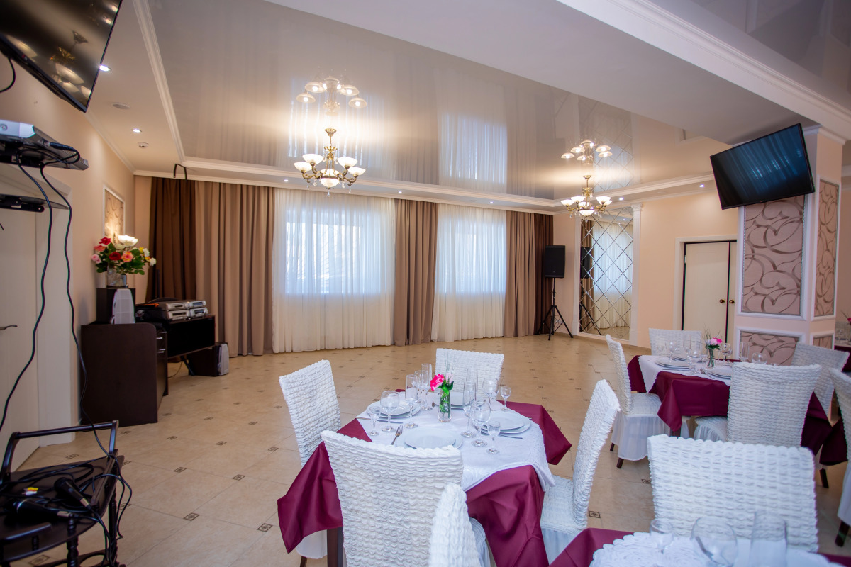 Гостиница Мир на Карбышева