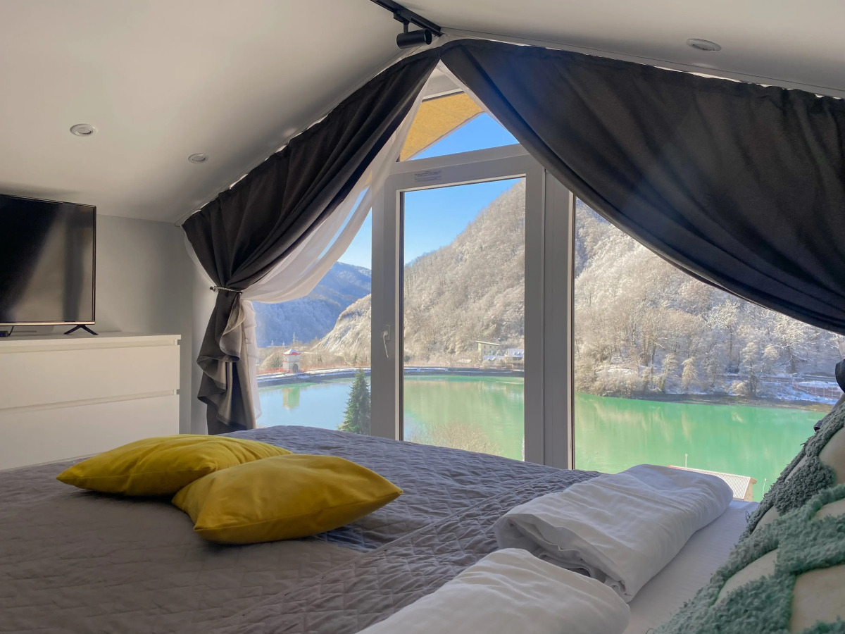 Квартира С Панорамным Видом на Озеро и Горы