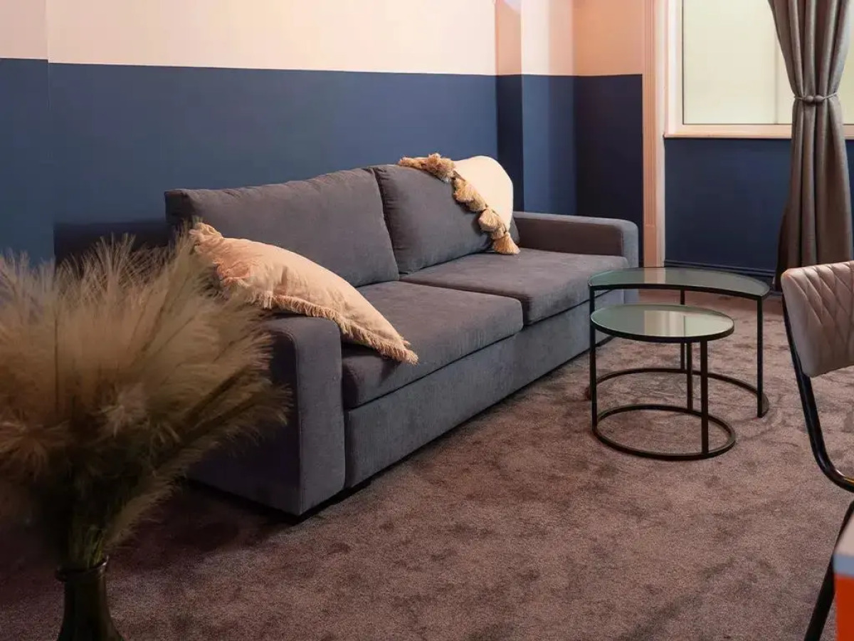 Introvert Maria Luisa