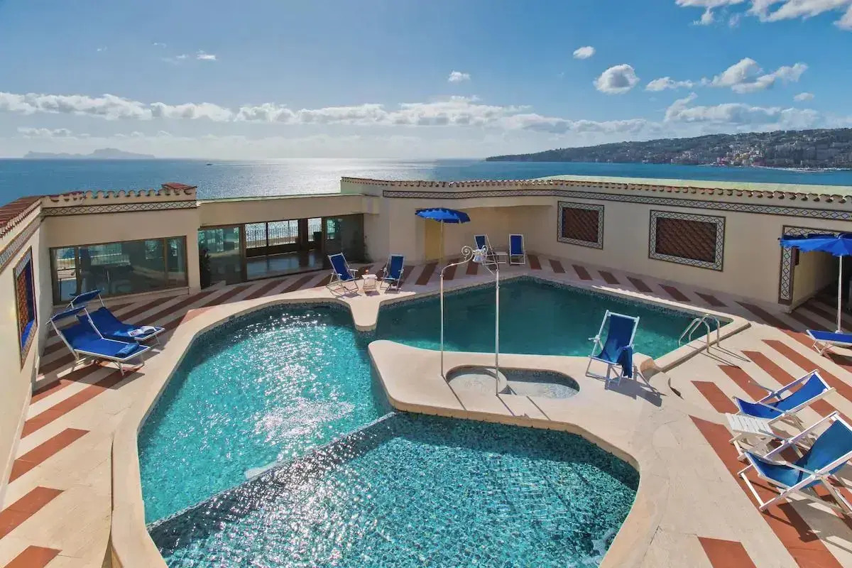 Отель Royal Continental Hotel Naples