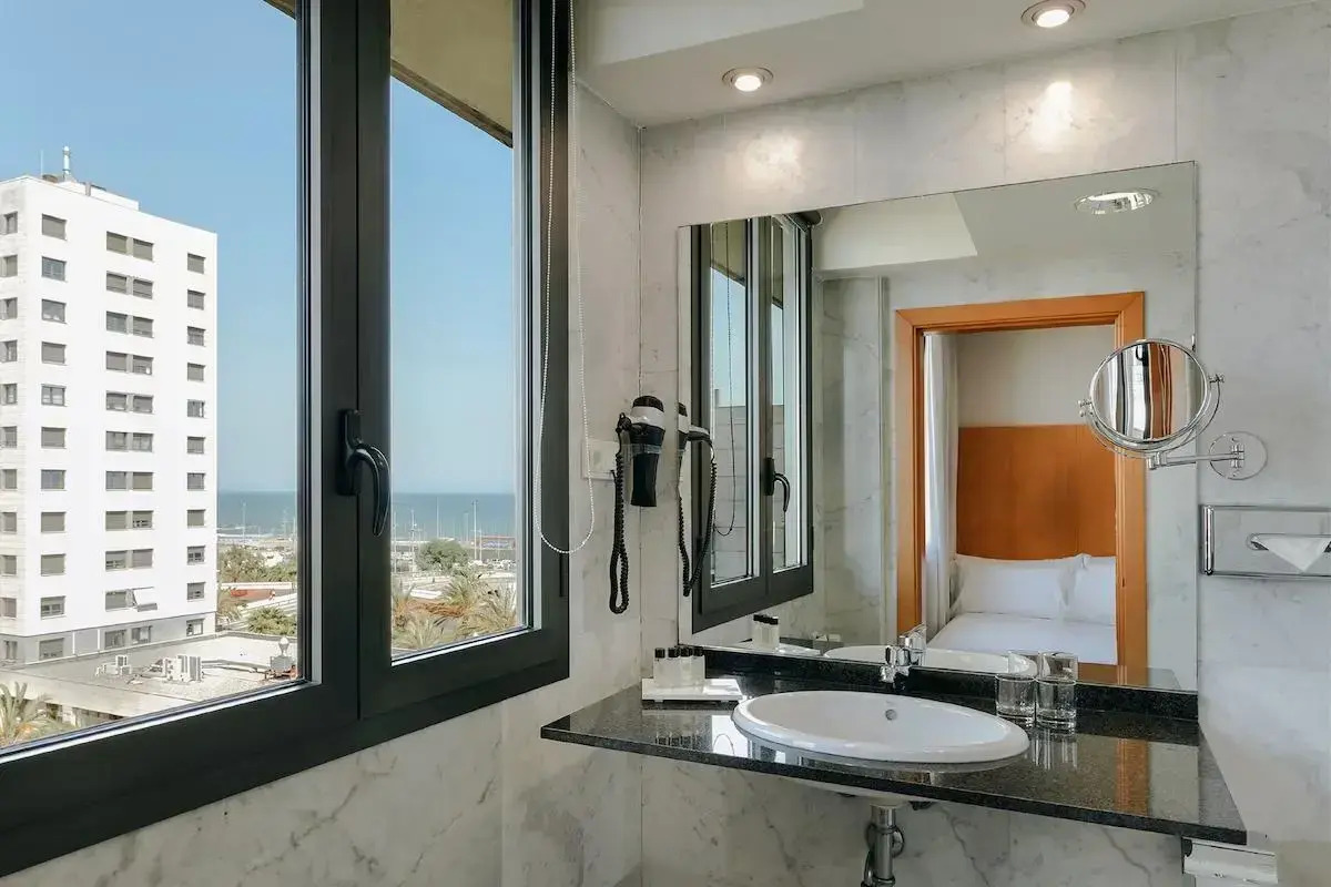 Отель Сatalonia Barcelona Beach