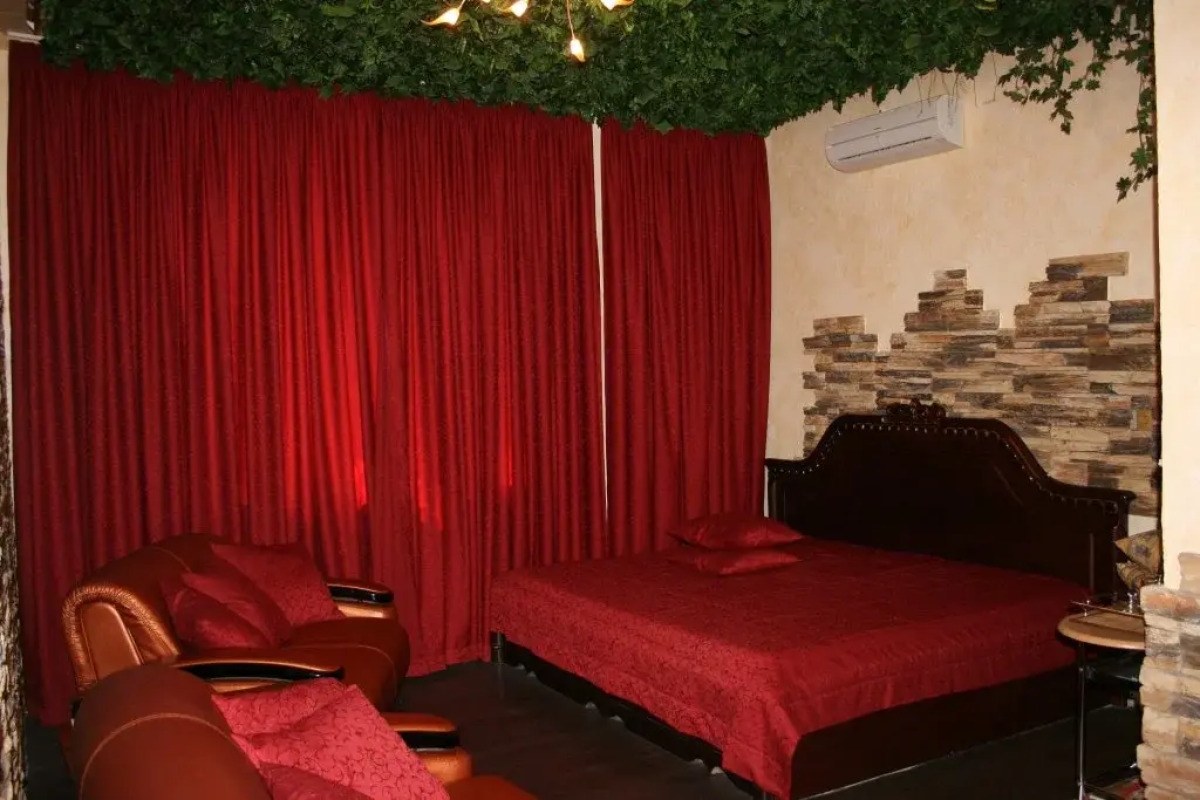 Отель Лидер