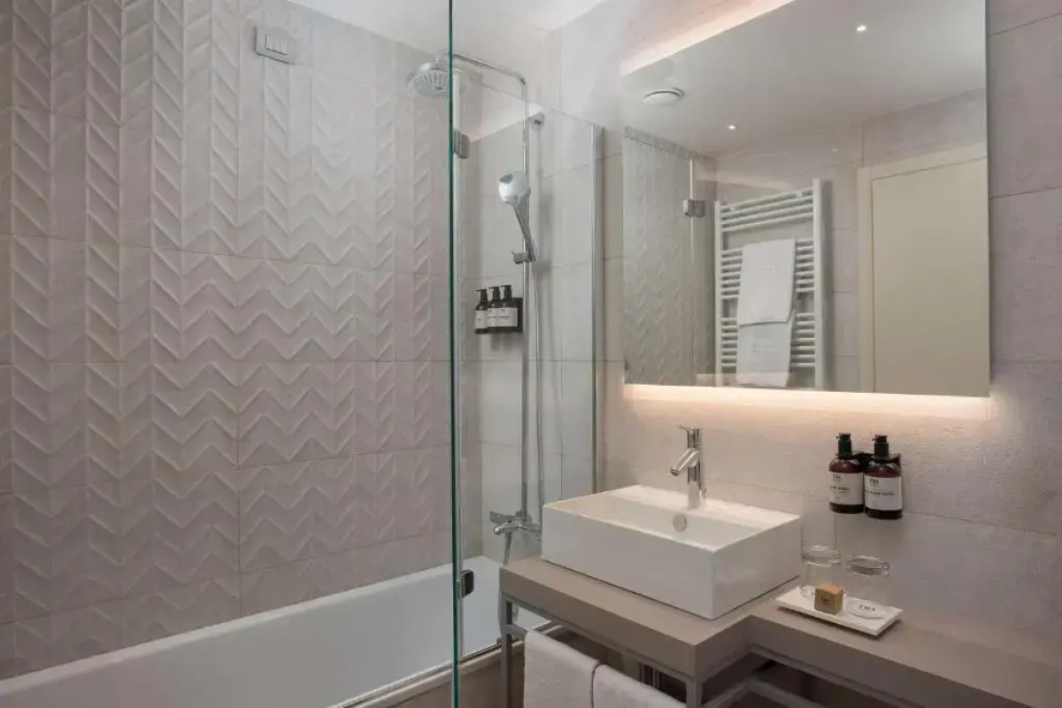 Отель NH Trieste