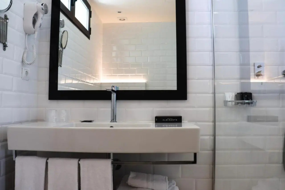 Отель Almirante 