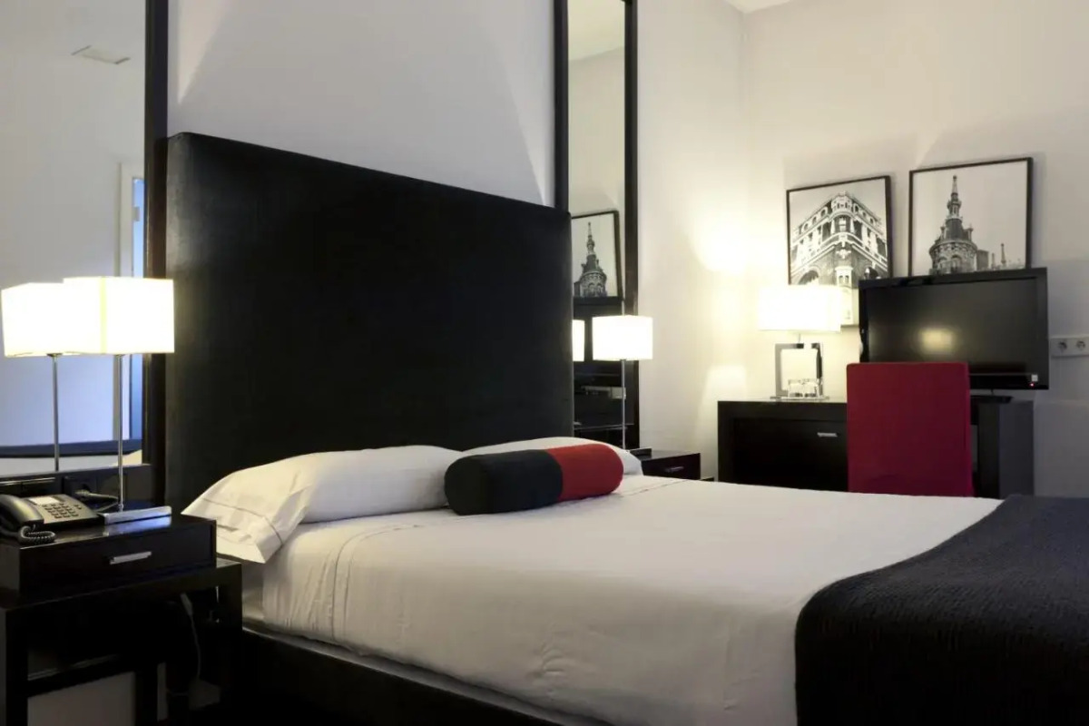 Отель Quatro Puerta Del Sol