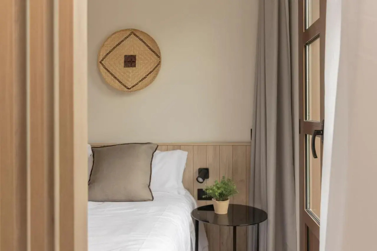 Naitly Ronda Sant Antoni Barcelona