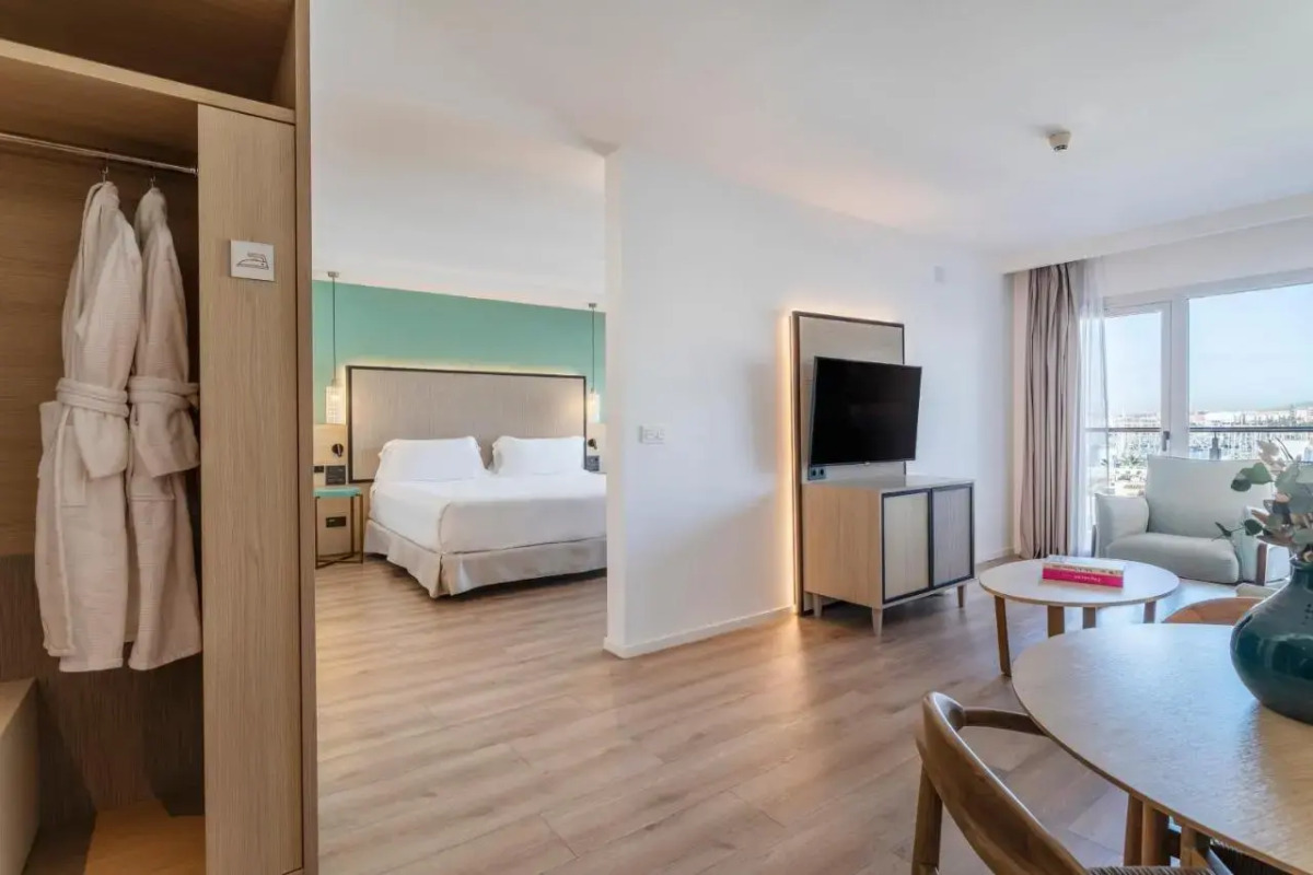 Отель Suites del Mar By Melia