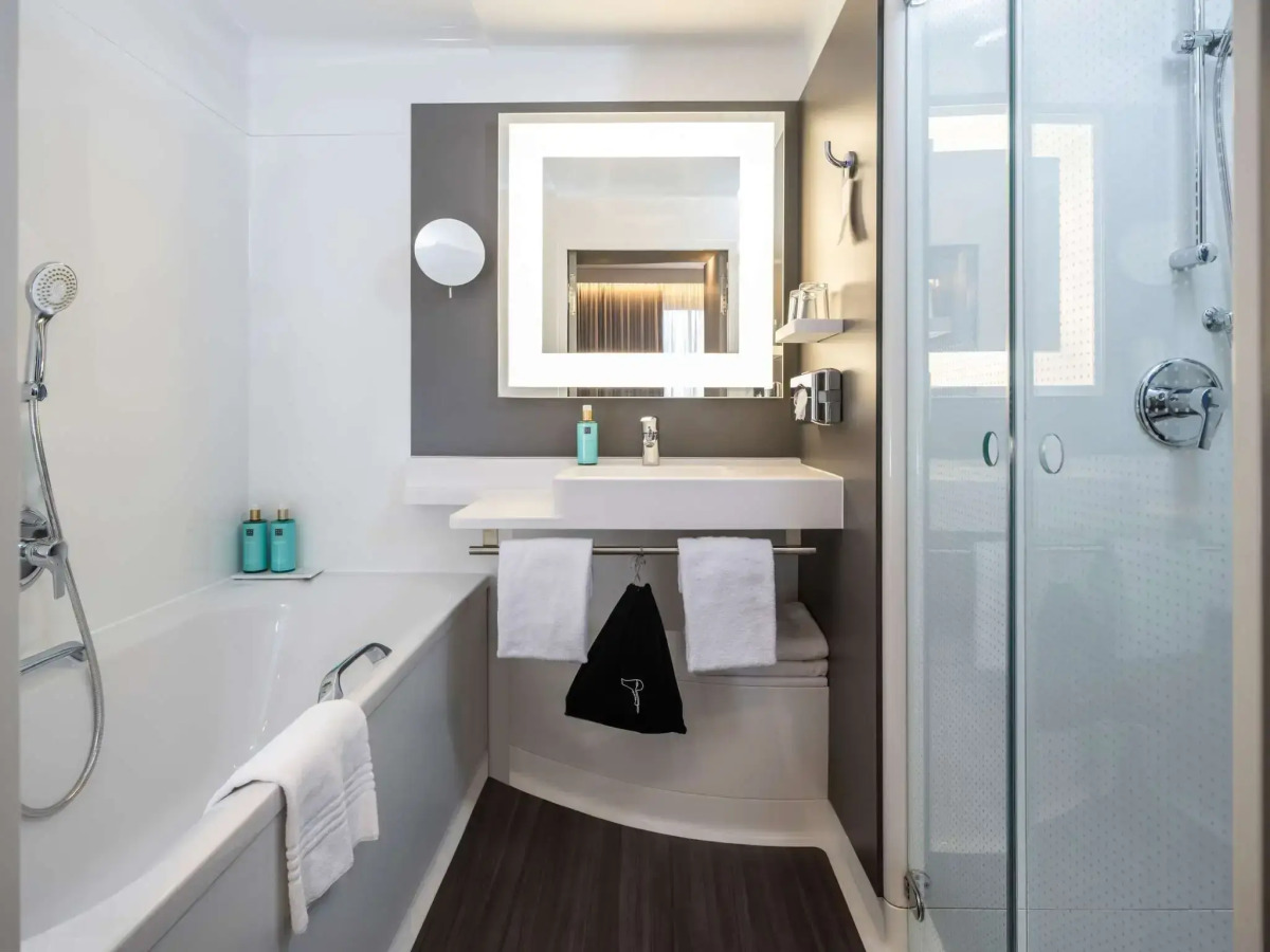 Отель Novotel Suites Wien City Donau