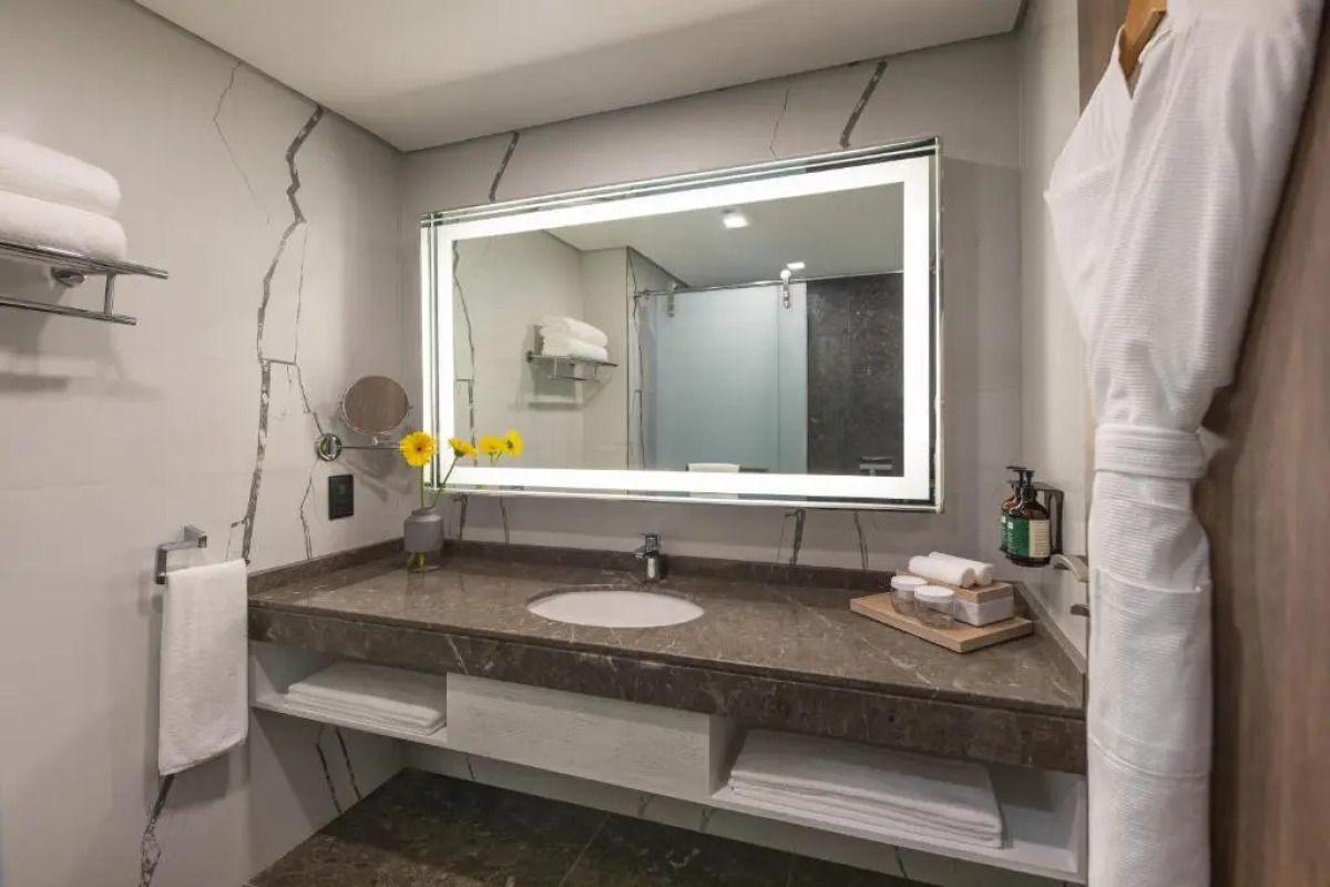 voco Dubai the Palm by IHG