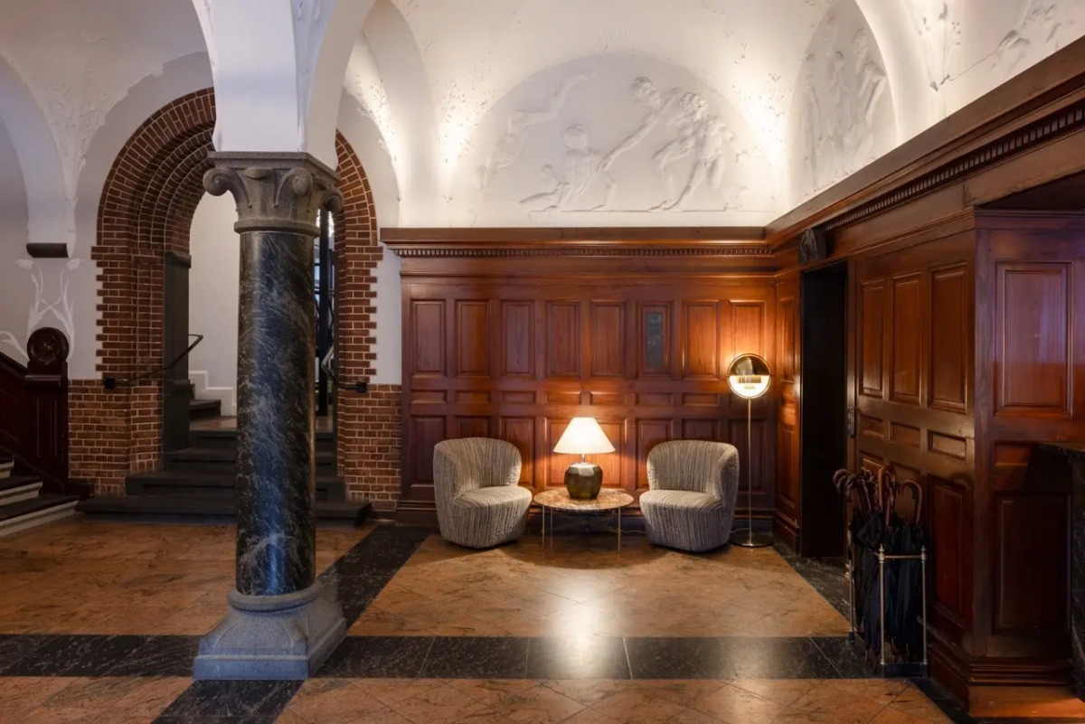 Ascot Hotel & Apartments