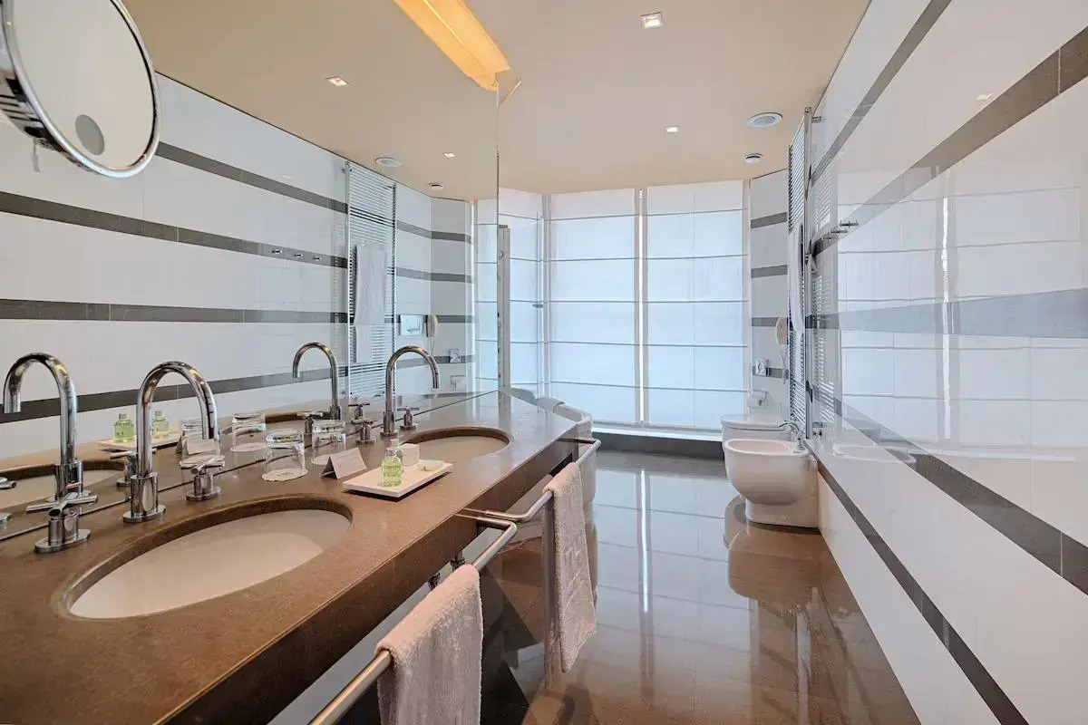 Отель NH Bologna de la Gare