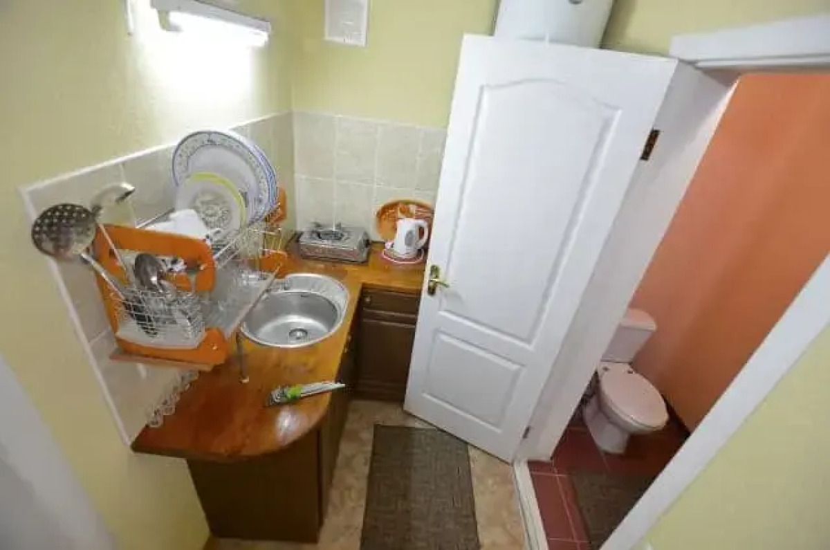 Molodezhnaya 8 Guest House