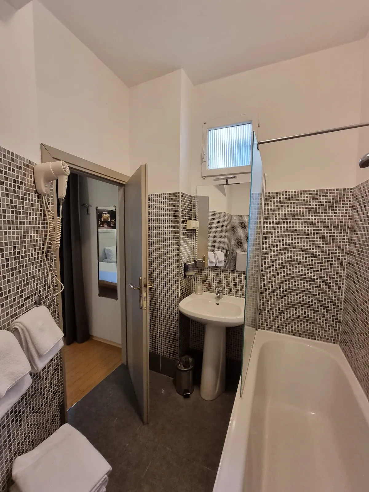 Green Class Hotel Astoria