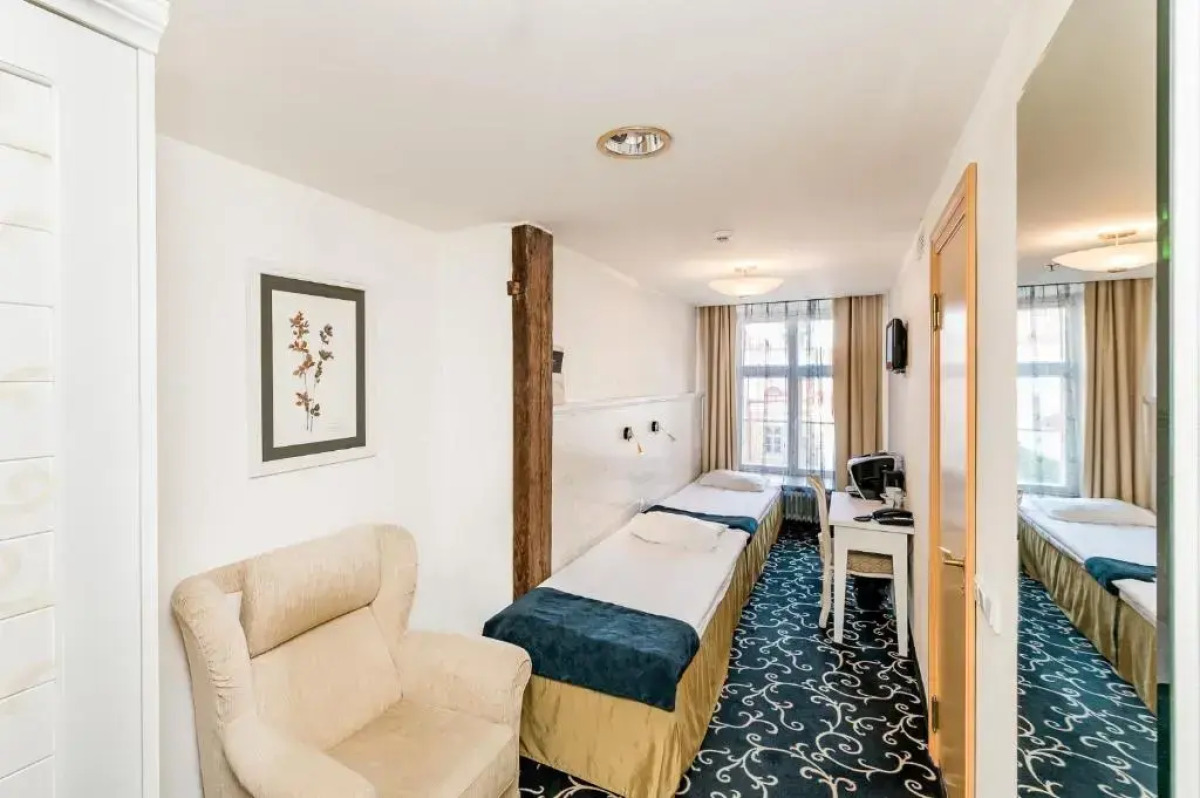 Отель Meriton Old Town Garden