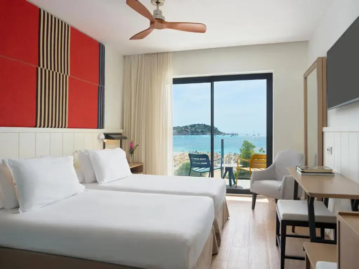 Отель H10 Casa del Mar