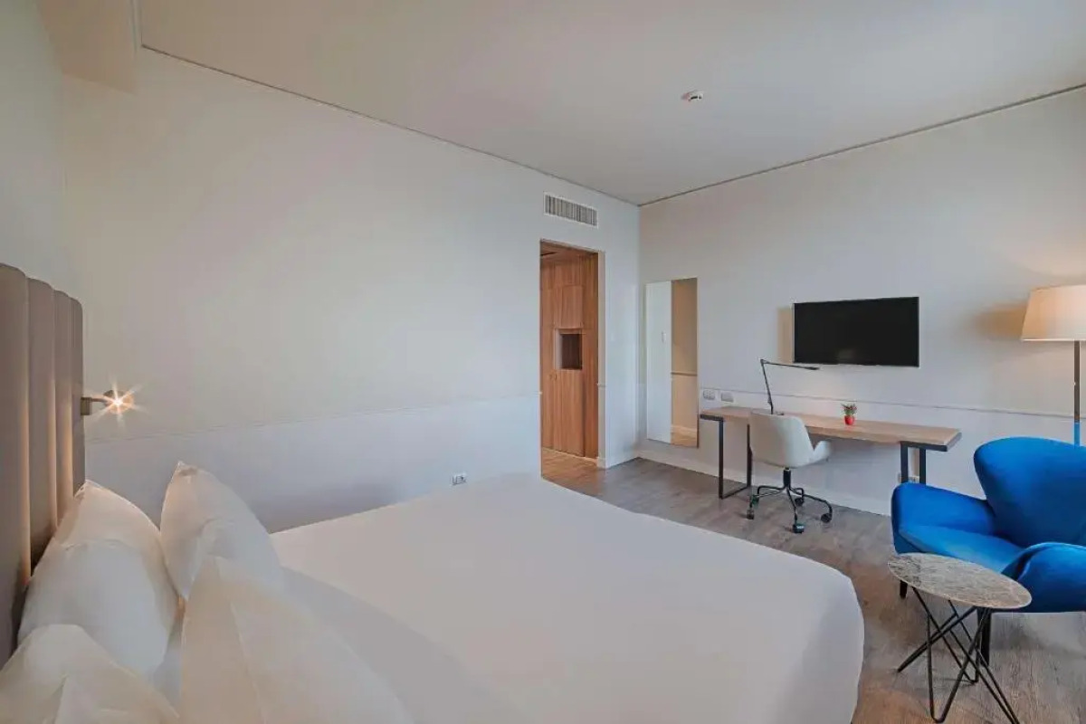 Отель NH Napoli Panorama