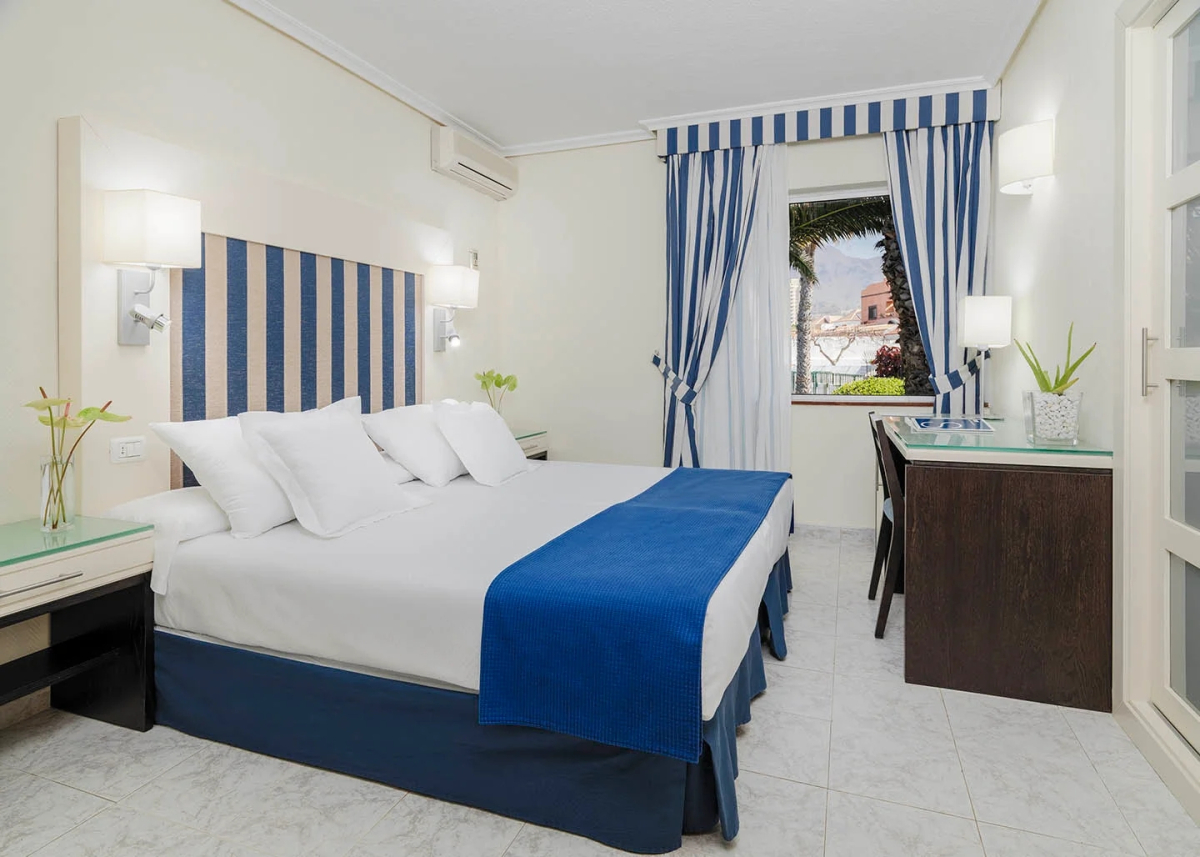 Отель H10 Las Palmeras