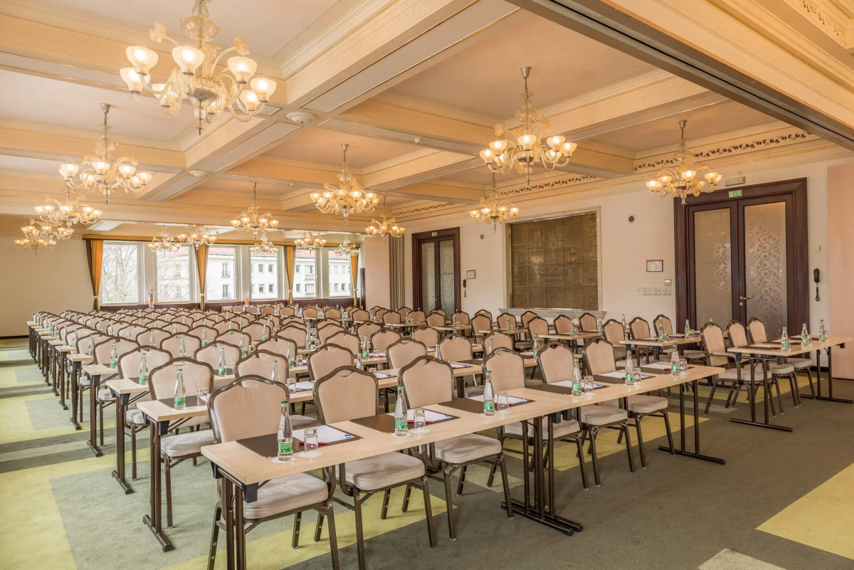 Grand Hotel International