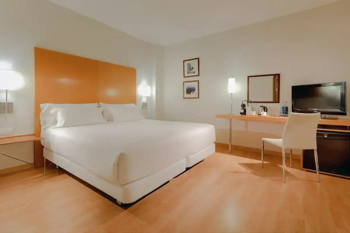 Отель Сatalonia Barcelona Beach