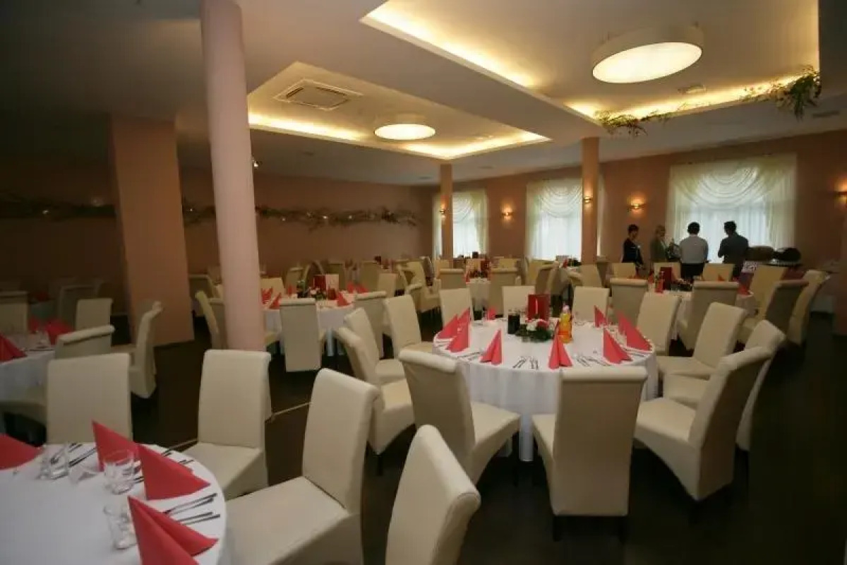 Pod Lipami Centrum Bankietowo Konferencyjne