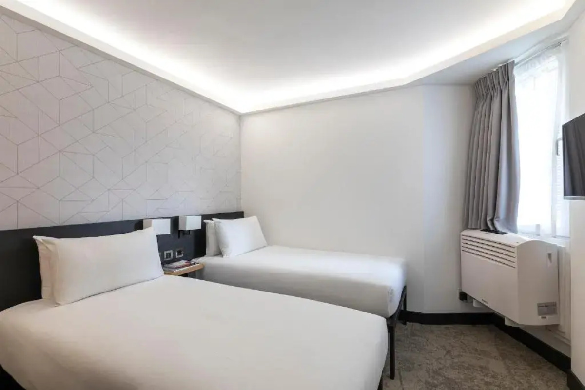 Отель St Giles London