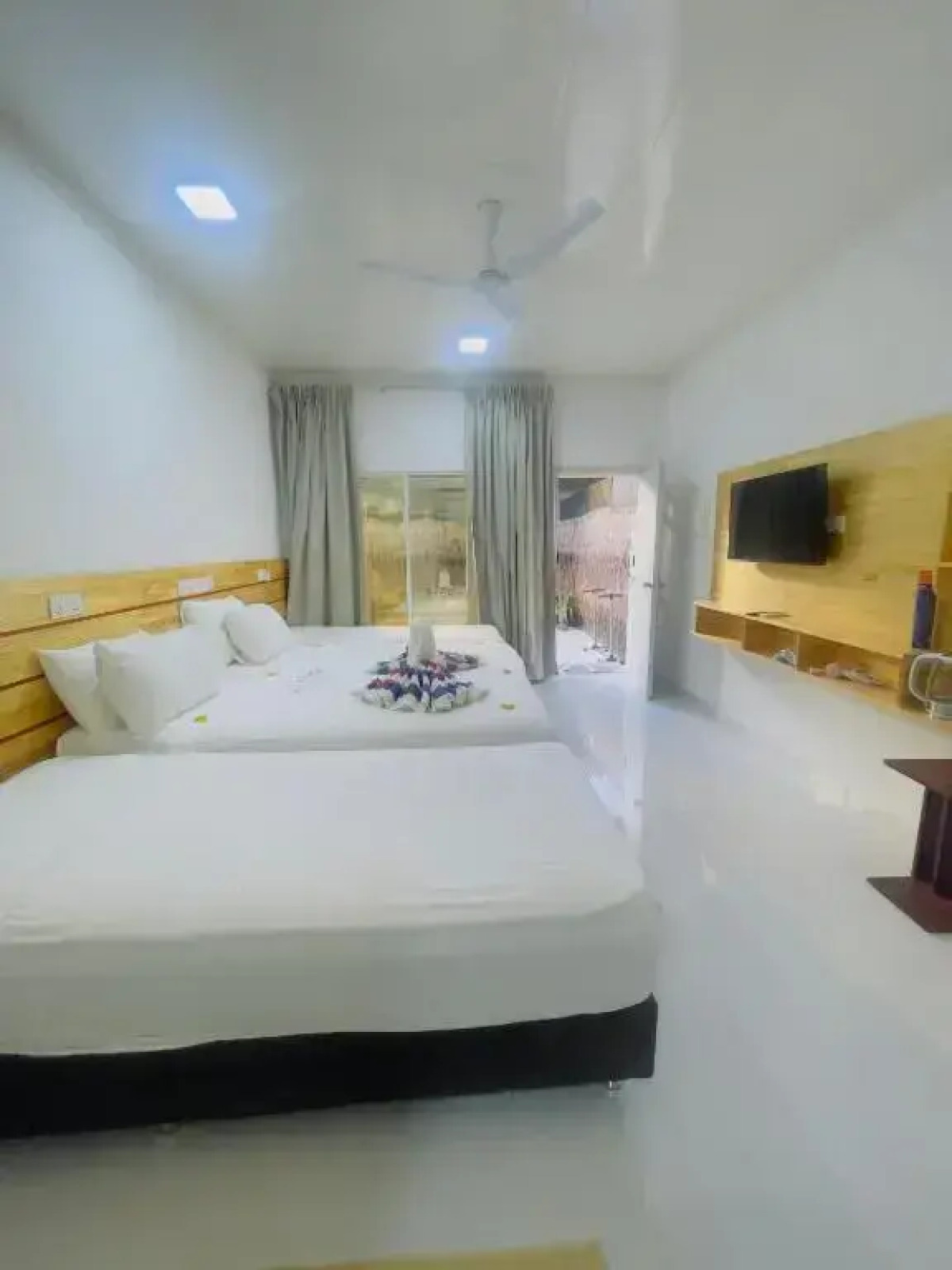 Отель Shoreline Grand