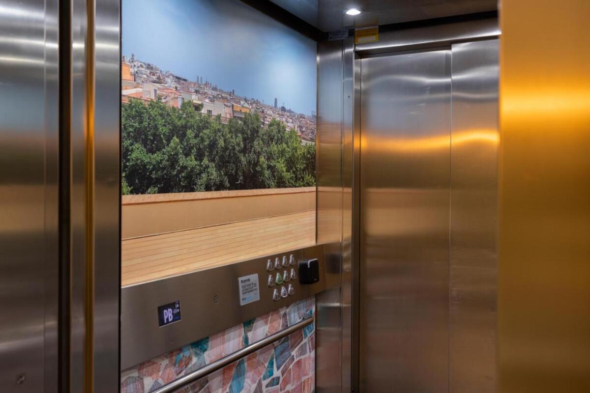 Naitly Ronda Sant Antoni Barcelona