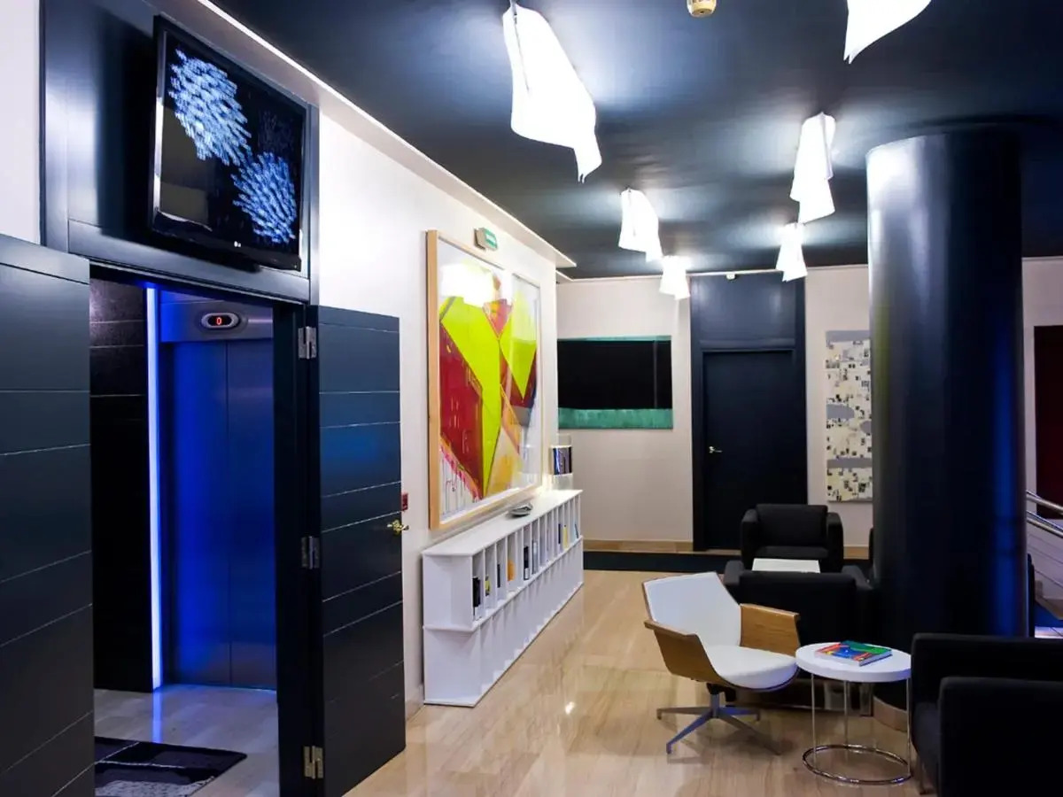 Отель Silken Amara Plaza