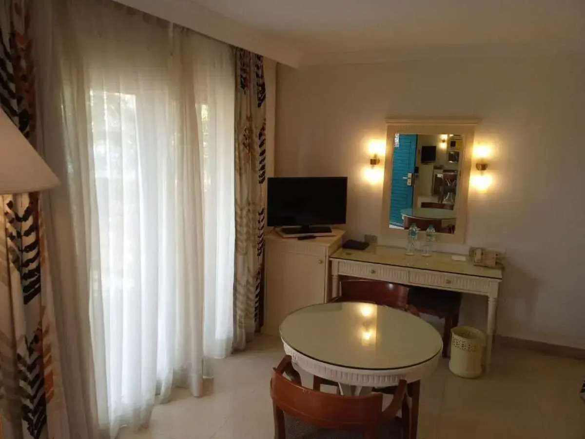 Cairo Pyramids Hotel