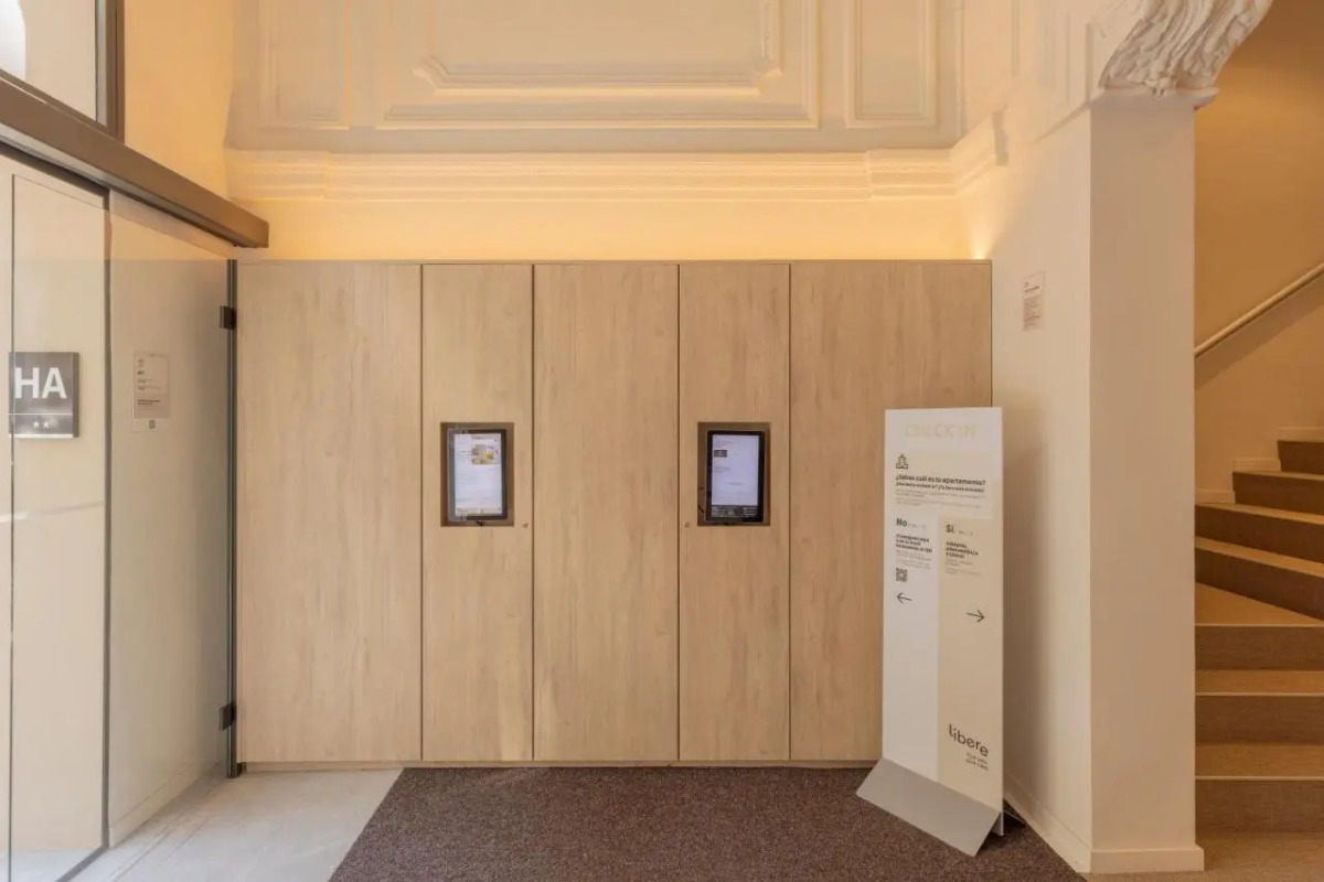 Naitly Ronda Sant Antoni Barcelona