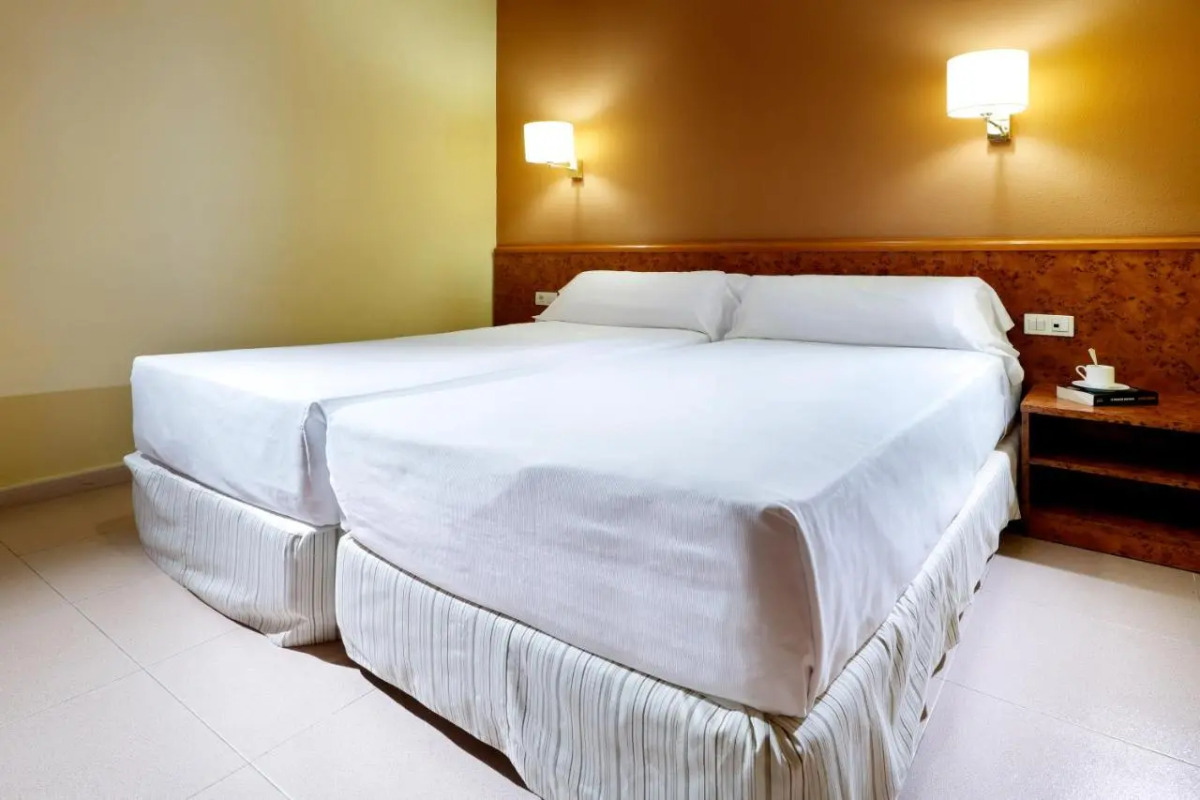 Отель Hesperia Sant Joan