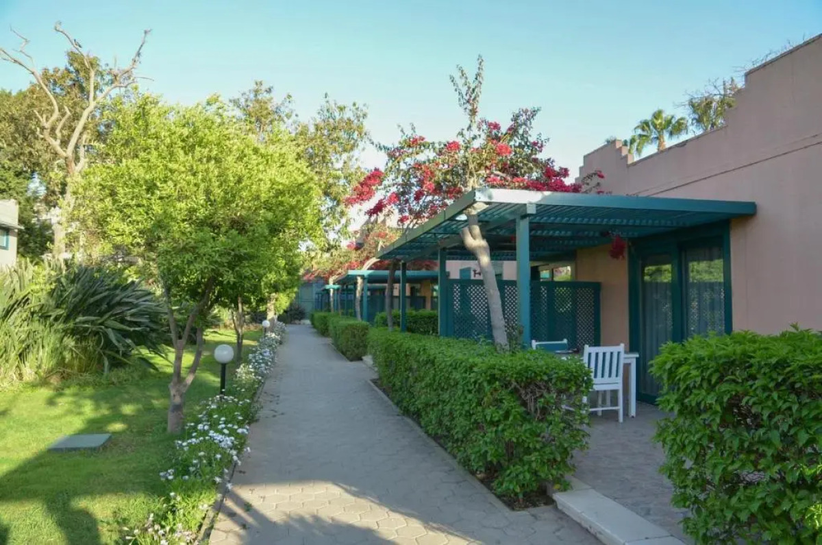 Cairo Pyramids Hotel