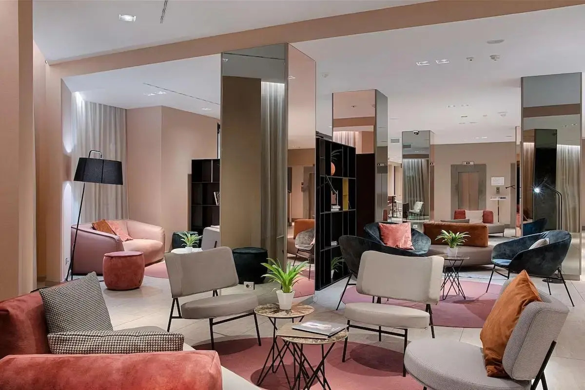 Отель NH Bologna de la Gare