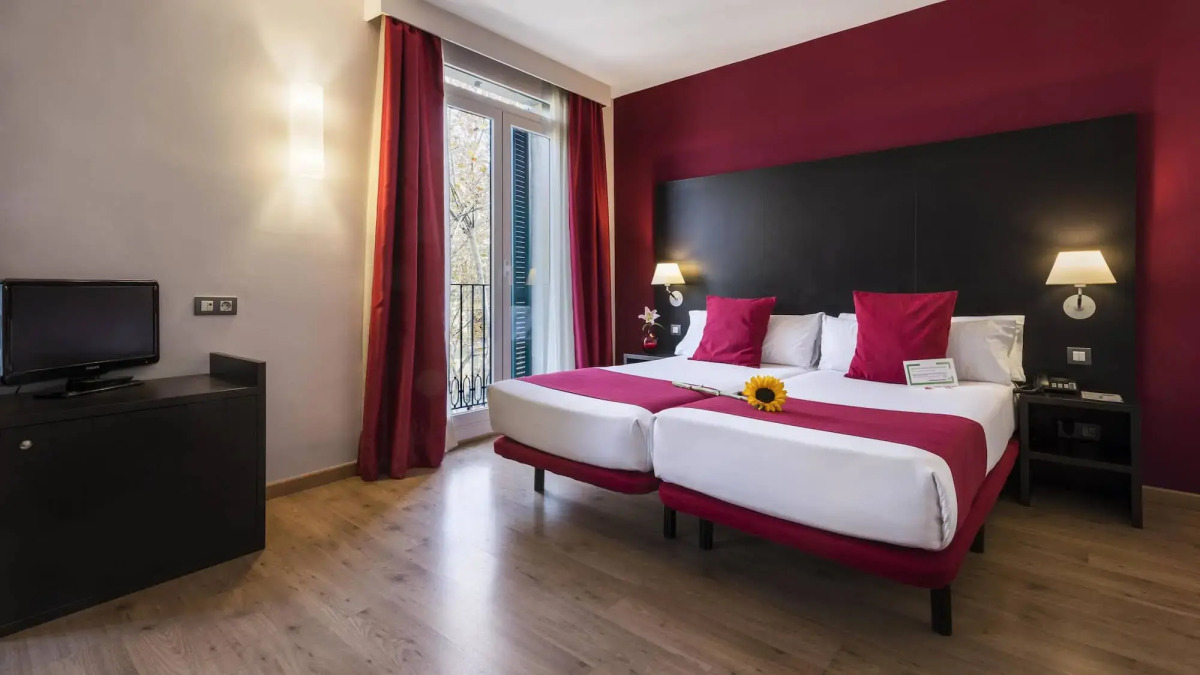 Отель Oriente Atiram