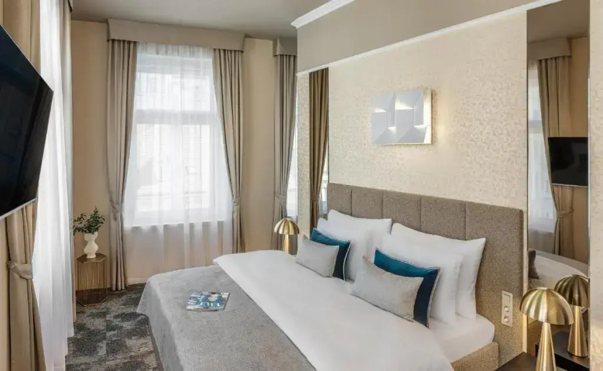 Hotel Maestro by Adrez