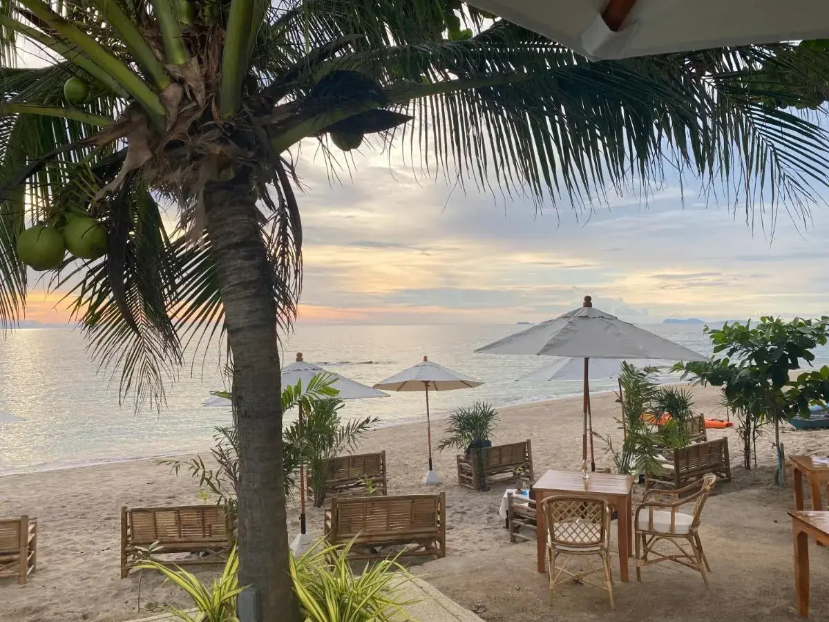 Курортный отель Lanta Palace Beach Resort and Spa