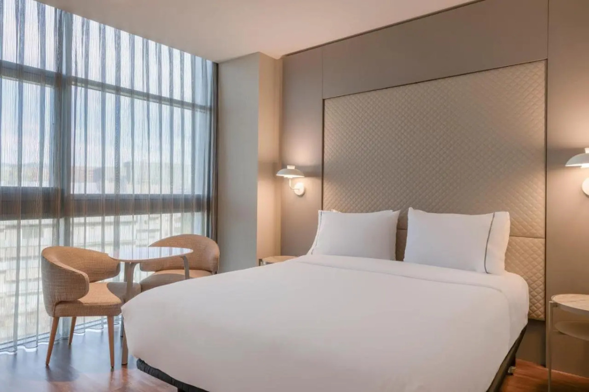 Отель AC Som by Marriott