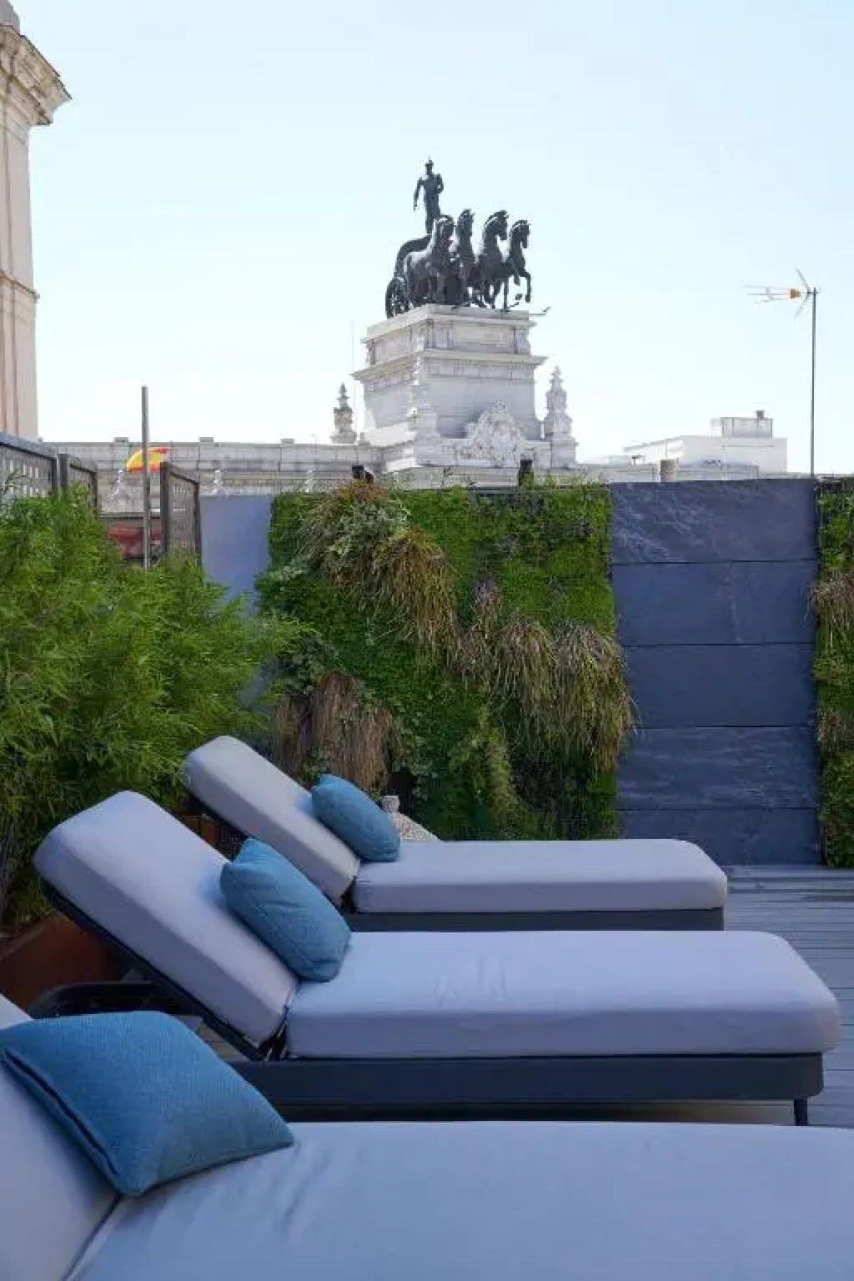 Отель The Hotel Regina