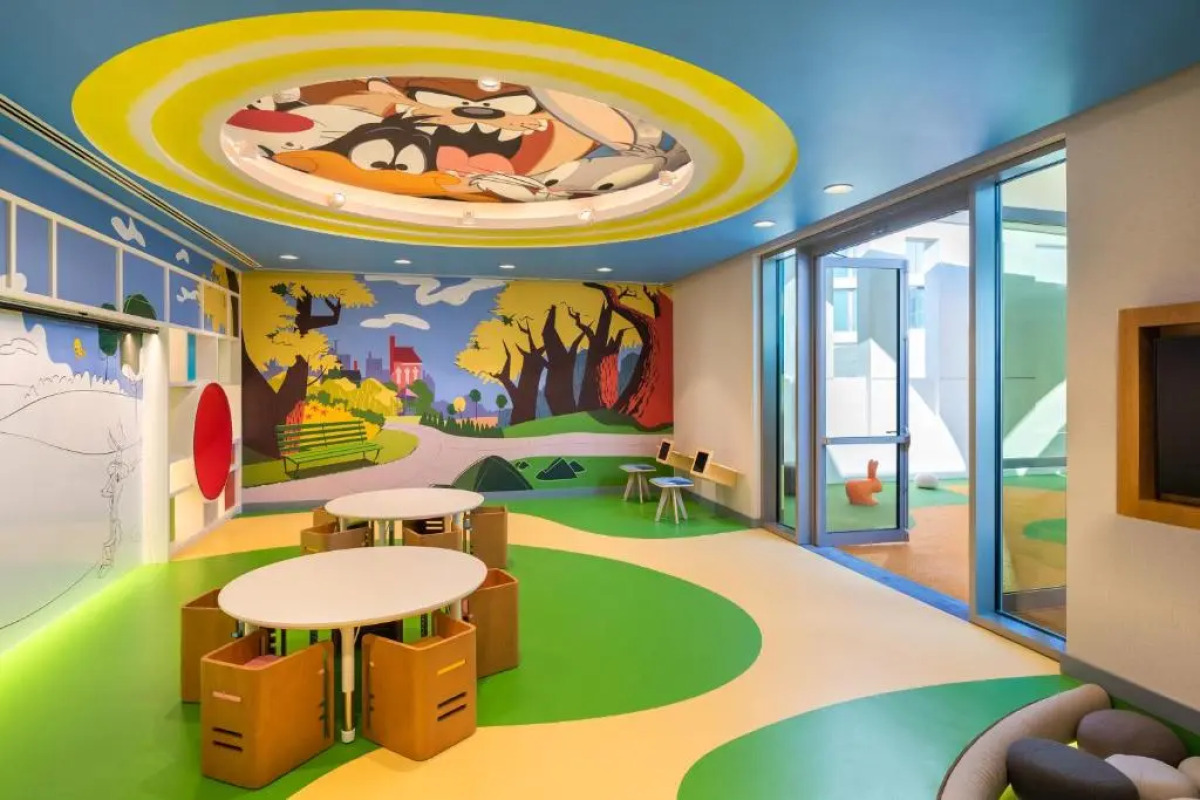 Отель The WB Abu Dhabi, Curio Collection by Hilton